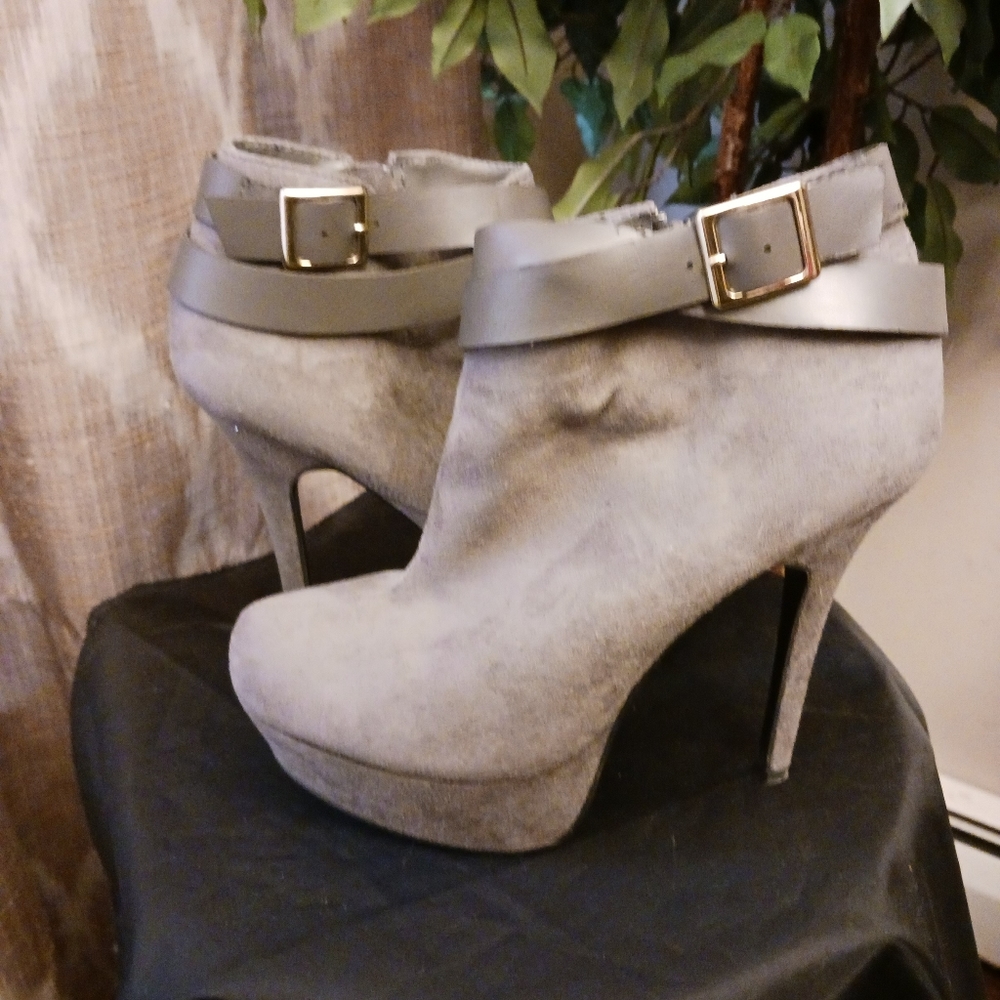 Just Fab London Grey Vegan suede & leather booties sz 9